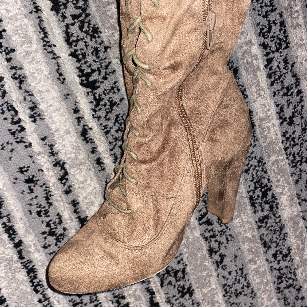 Tan thigh high boots. Never worn! Only tried on. Perfect condition!!